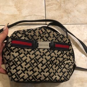 Tommy Hilfiger cross body bag.